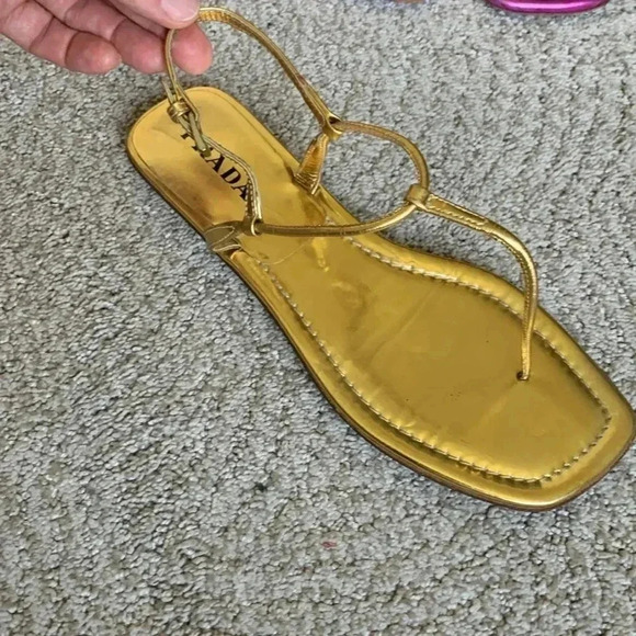 Two pairs Prada, flat metallic sandals - Picture 4 of 14